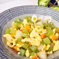 宝宝辅食莴笋梨炒蛋—冬日小清新