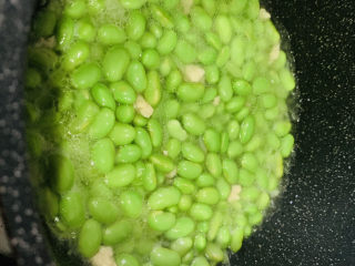 11、丝瓜炒毛豆,加少许水，豆子一定要煮熟；