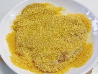 14、“风云”炸鸡排,两面沾满面包糠