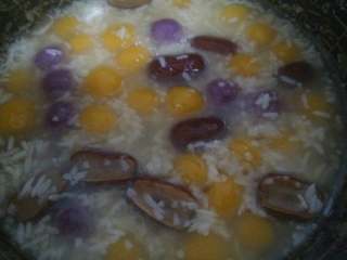 7、彩色小汤圆,紫薯的做法和南瓜一样