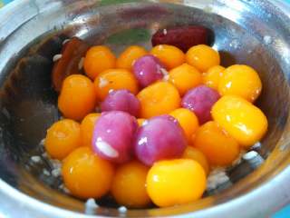 10、彩色小汤圆,我喝米酒，小孩吃完了汤圆，哈哈！