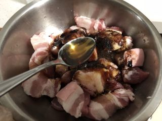 7、蛋黄肉粽,香油