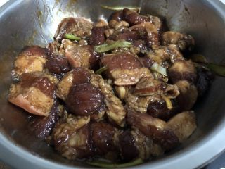 10、蛋黄肉粽,抓匀的肉