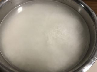 12、蛋黄肉粽,糯米泡水，过夜