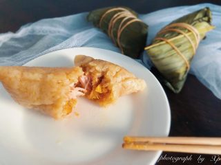 33、蛋黄肉粽,里面的肉和蛋黄