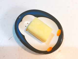 2、小米炖海参,鲜姜削皮