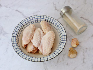 1、照烧鸡翅,准备好材料