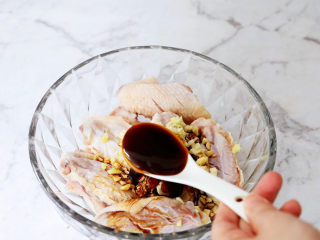 10、照烧鸡翅,加入蚝油