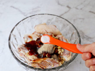 12、照烧鸡翅,加入盐