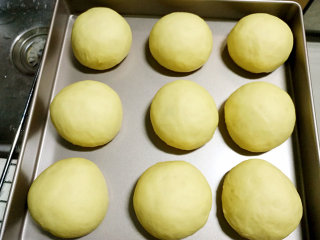 9、 红薯小面包,发酵至2倍大