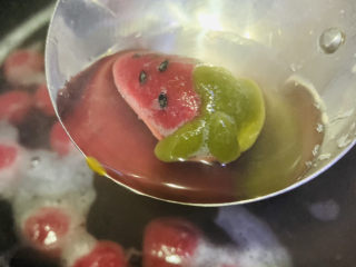 15、水果汤圆,浮起时，就可以捞起