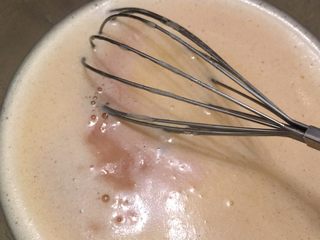 5、可露丽一一天使之铃,加入朗姆酒，拌匀后盖上保鲜膜冰箱冷藏24一48小时