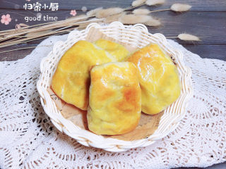 14、冬至美食 新疆烤包子,外焦里嫩的烤包子就做好了，金灿灿的相当诱人！