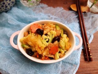 11、双耳菜花炒肉片,清淡营养！