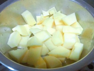 5、吃掉一朵花+牡丹鱼,上锅蒸熟，蒸的时间大概是大火15-20分钟。