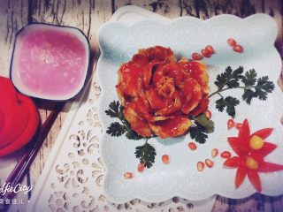 43、吃掉一朵花+牡丹鱼,这等的国色天香，倾国倾城，竟然是一条鱼？！好吧！我们不得不佩服中华美食文化的深厚底蕴和博大精深！喜欢这道牡丹鱼吗？看似难，其实也不难，只要有耐心，一定可以做好的！都来晒晒自己的牡丹花吧！