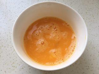 4、金花菜炒蛋,鸡蛋打散