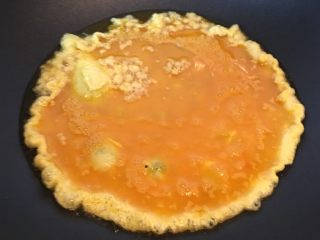 5、金花菜炒蛋,热锅热油放入鸡蛋