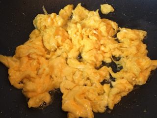 6、金花菜炒蛋,炒熟存出备用