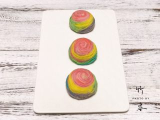 18、彩虹蛋黄酥,放凉后密封保存