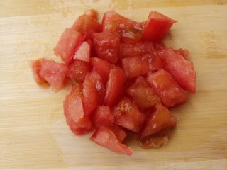 3、土司披萨,西红柿也切碎丁