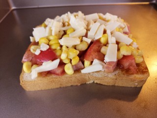 11、土司披萨,入烤箱，200度上下火，烤10分钟左右