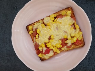 12、土司披萨,烤好了，芝士都融化了