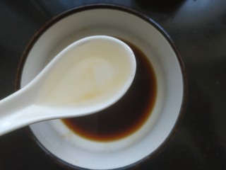 12、照烧鸡胸肉,4勺清水,调匀