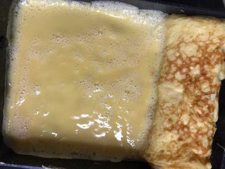 10、美味的日式厚蛋烧,继续煎剩下的蛋液，重复以上步骤