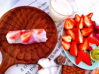 11、轻食料理-缤纷越南春卷,全部卷上去，直接吃，蘸果酱或是酸奶都很好吃。