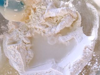 7、猫爪汤圆,加剩下的温水和成面团