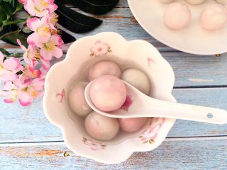 19、猫爪汤圆,可以蒸着吃,也可以煮着吃,肉肉的小猫爪很吸引小朋友,糯米Q弹,特别有嚼劲