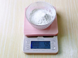 2、预热元宵节～猪圆玉润芝麻汤圆,再称出红色面团的糯米粉