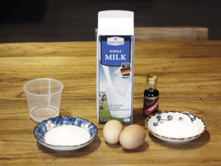 1、Pudding!焦糖布丁????,准备好所有材料，牛奶我用的是全脂牛奶