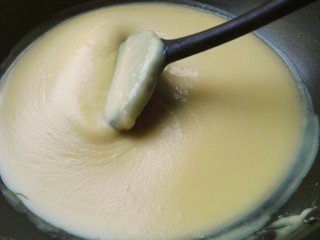 6、桃山皮月饼,这是一个漫长的过程，耐心搅拌，会发现越来越浓稠（只能这样安慰自己????）