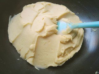 9、桃山皮月饼,直到超出这样光滑细腻的不粘刮刀的，就是炒好啦