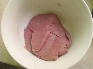 14、桃山皮月饼,翻拌均匀，如上图