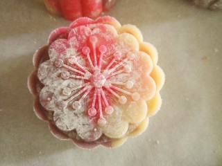 21、桃山皮月饼,这个粉有点多，没事，烤完看不出来