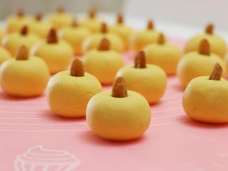 9、南瓜豆沙汤圆,全部一个个做好