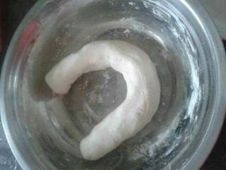 3、圣诞雪人,面团搓成差不多长条，分小挤子