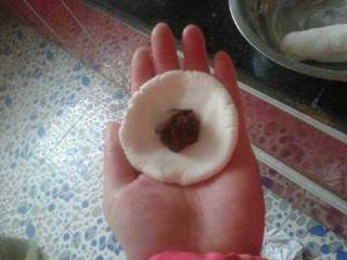 5、圣诞雪人,包上一个豆沙，如图