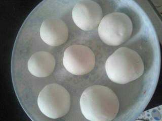 6、圣诞雪人,包好搓成汤圆