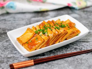 14、照烧黄金豆腐 不只鸡腿能照烧 换成豆腐味道一样棒 家常照烧味,色香味俱佳的照烧黄金豆腐就完成了。