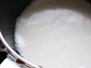 19、日式泡芙蛋糕卷,加热至锅边微沸