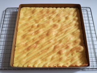 36、日式泡芙蛋糕卷,出炉后晾凉