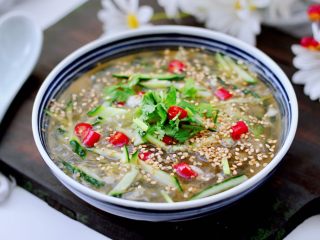 16、凉拌新鲜海蜇,酸爽开胃无比,关键是太好喝,一人喝2斤爽歪歪。