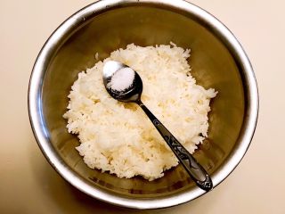 12、寿司,6克精盐调匀，晾凉