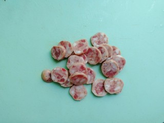 4、芝士彩蔬意面,热狗切薄片