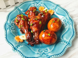 14、照晓鸡腿烩鸡蛋,装盘上桌、趁热开吃吧