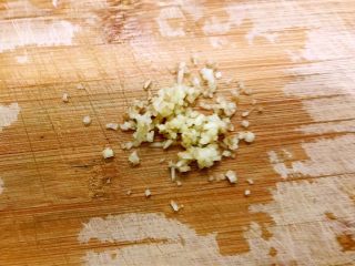 4、香葱鲜肉大包,姜切末